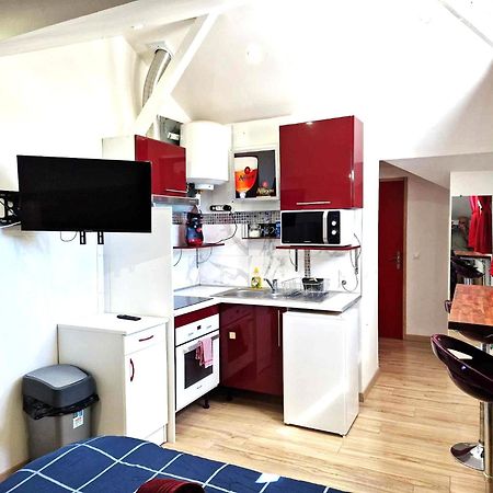 08 - Tres Joli Studio Tout Equipe Avec Parking Privatif Gratuit, Grand Fourgon Possible, Tout Le Linge De Maison Est Fourni Razac-sur-lʼIsle Exterior foto